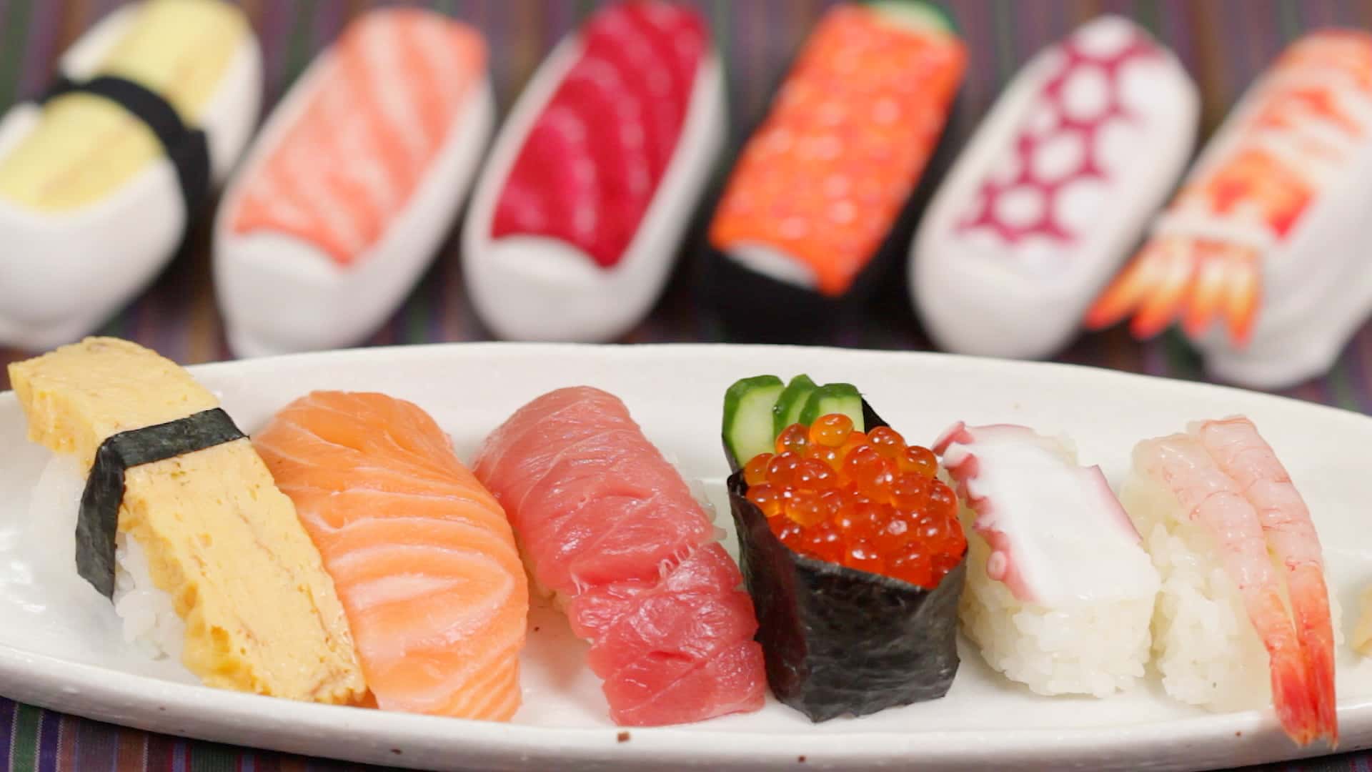 Hầu hết người Nhật ăn sushi bằng tay, đặc biệt với nigiri sushi 