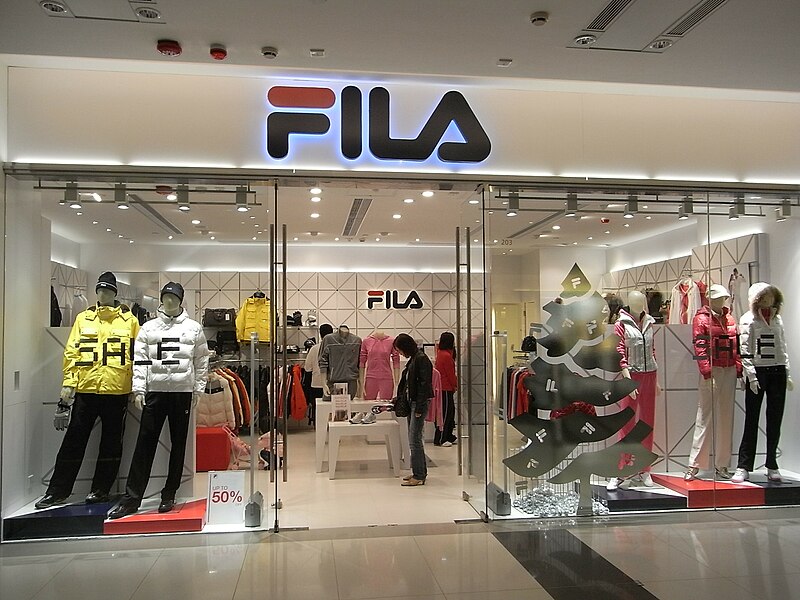 Fila là thương hiệu thể thao nổi tiếng với các thiết kế đầy mới lạ.