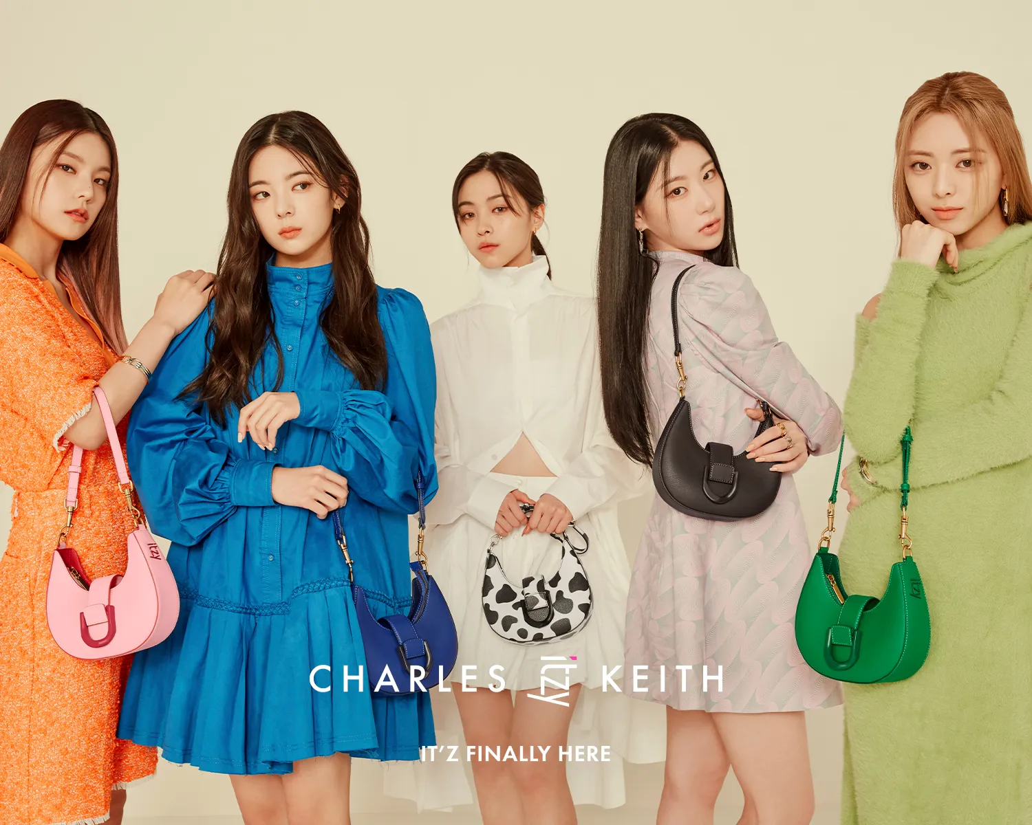 Charles &amp; Keith luôn bắt kịp các xu hướng túi xách mới nhất.