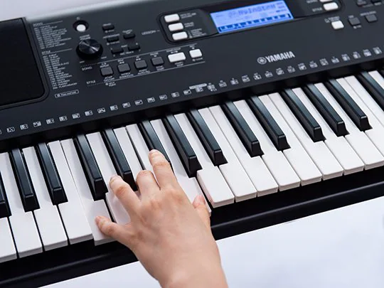 Đàn organ Yamaha PSR-E373