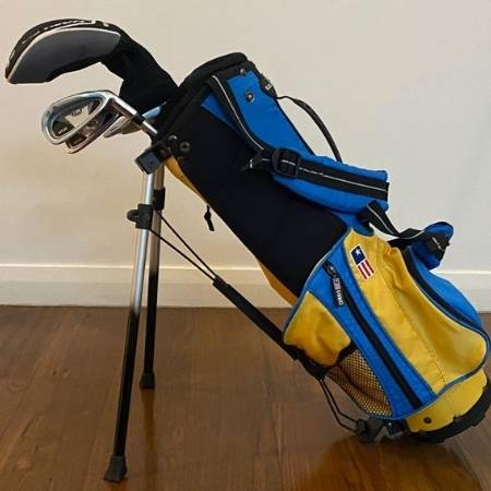 US Kids UL42 – 4 Club Stand Bag là bộ gậy golf trẻ em đáng sở hữu nhất.