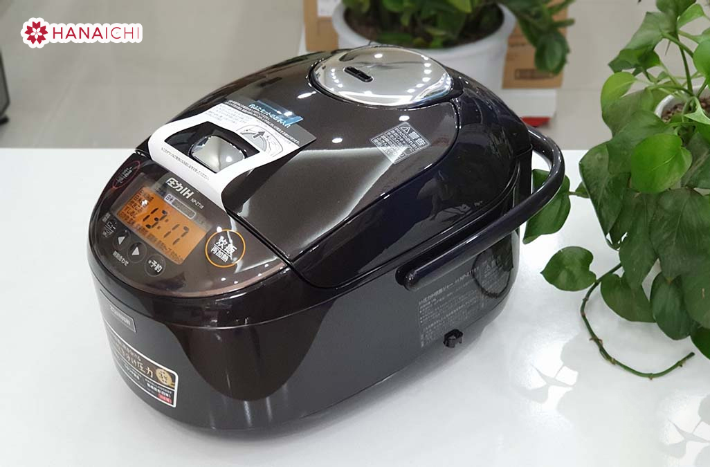 Nồi cơm điện Zojirushi NP-ZU18-TD 1.8L với dung tích 1,8 lít phù hợp cho những gia đình đông thành viên