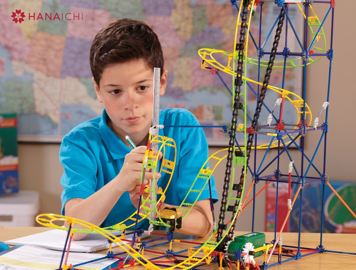 Bộ K’NEX Roller Coaster hợp với trẻ độ tuổi thiếu niên bởi nhiều chi tiết phức tạp