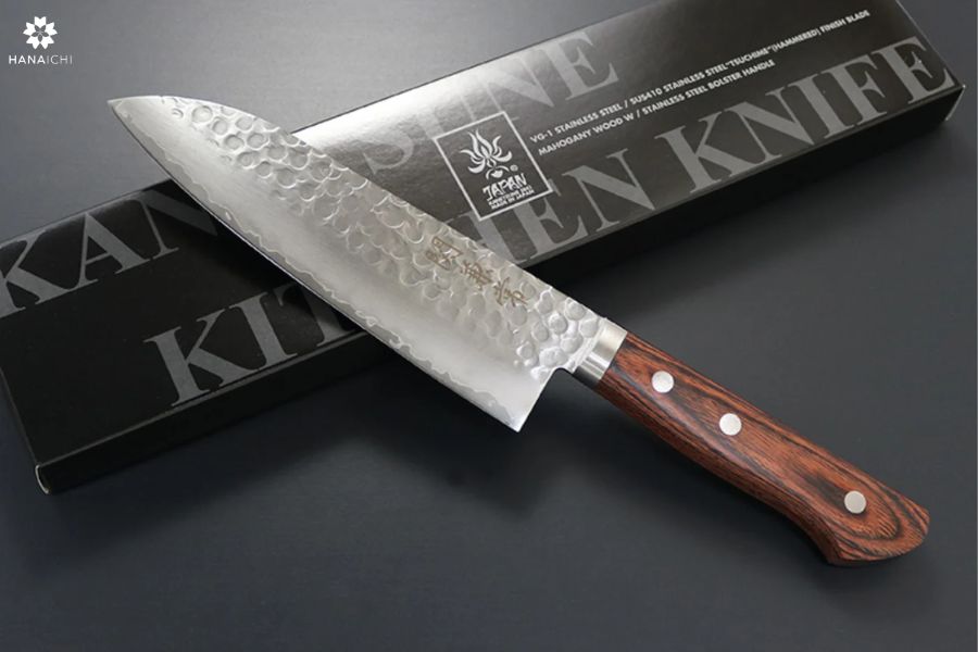 Kanetsune Knives nổi tiếng với những sản phẩm dao được làm thủ công bởi các nghệ nhân làm dao có kinh nghiệm