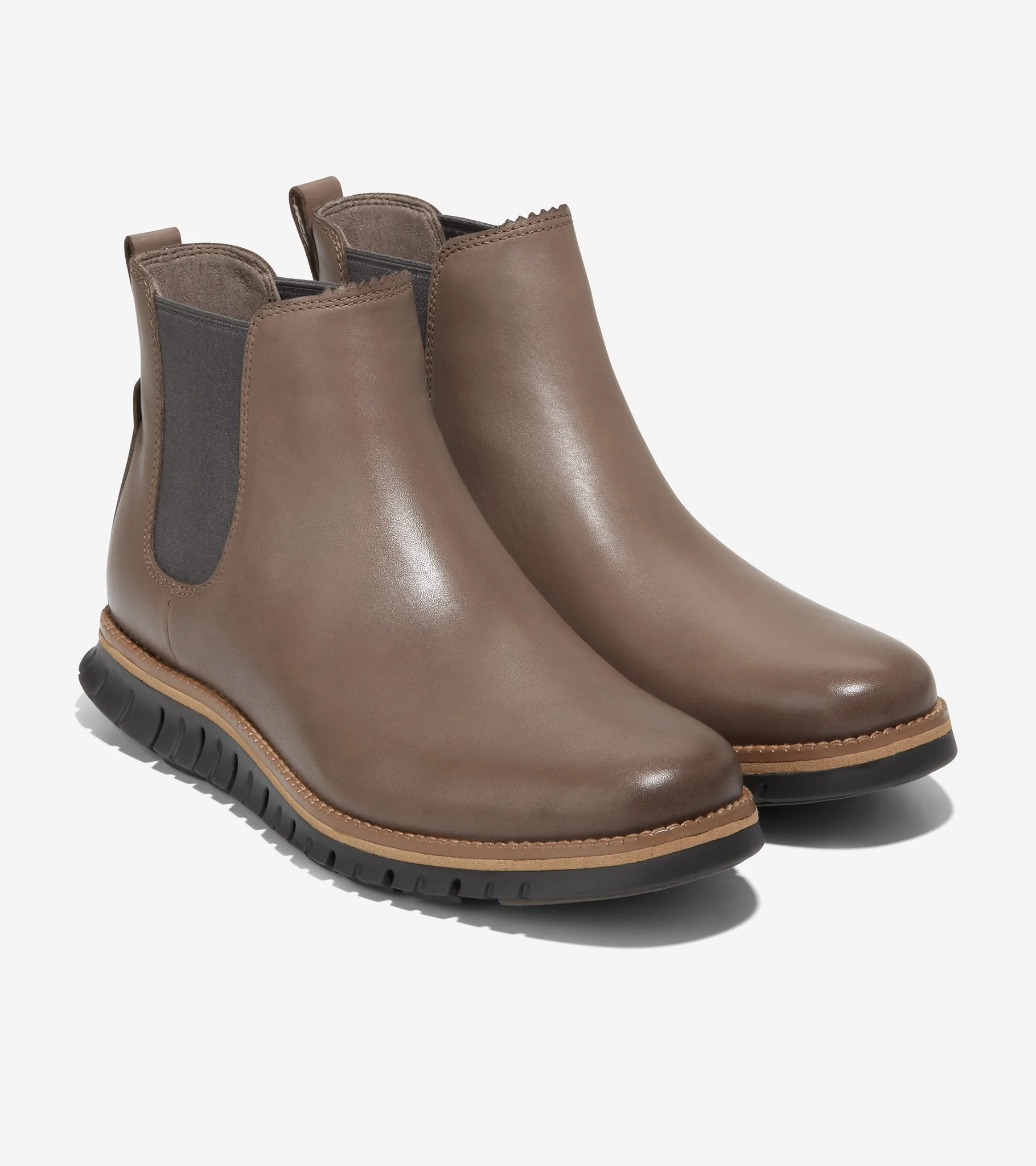 Giày boot nữ Cole Haan được đánh giá cao cả về thiết kế và chất liệu.