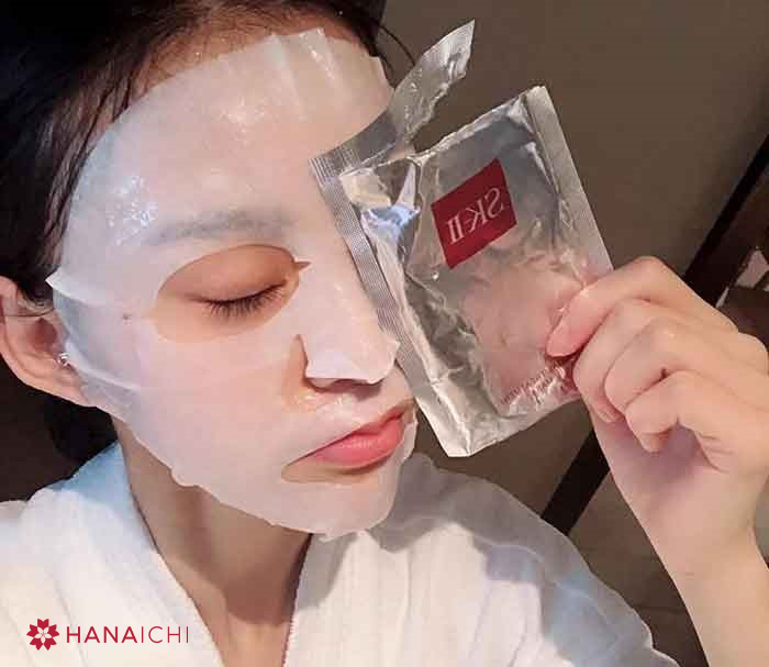 SK-II Facial Treatment Mask có kết cấu mỏng nhẹ nhưng chứa đầy đủ dưỡng chất