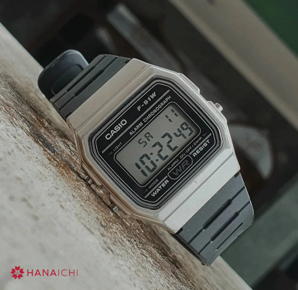 Casio F-91WM-7B2 có mặt kính nhựa cường lực chống va đập tốt