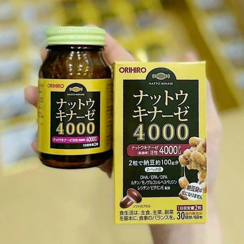 Nudist plyajidan yalangoch yigitlarning fotosuratlari